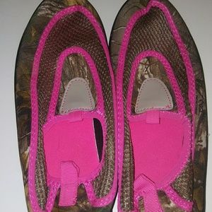 Pink mossu oak water shoes
